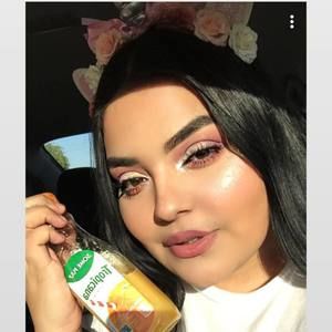 Meet your Posher, Elia